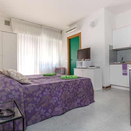 Aparthotel Carinzia Lignano Sabbiadoro Buitenkant foto