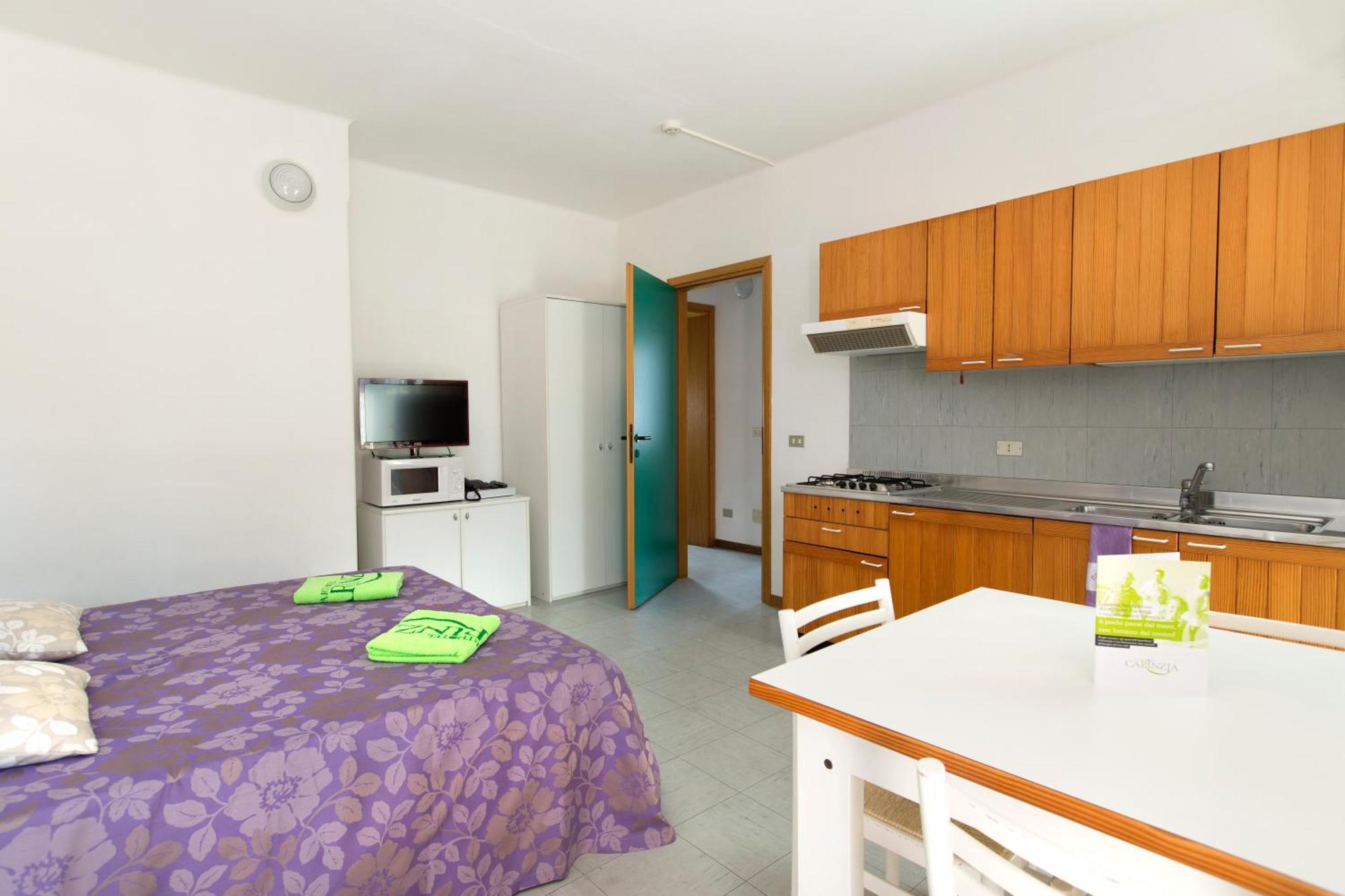 Aparthotel Carinzia Lignano Sabbiadoro Buitenkant foto