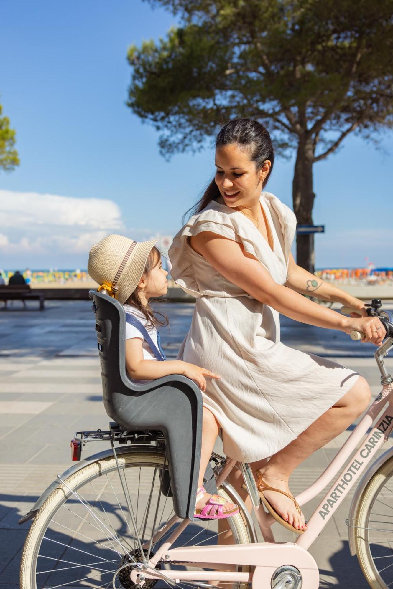 Aparthotel Carinzia Lignano Sabbiadoro Buitenkant foto