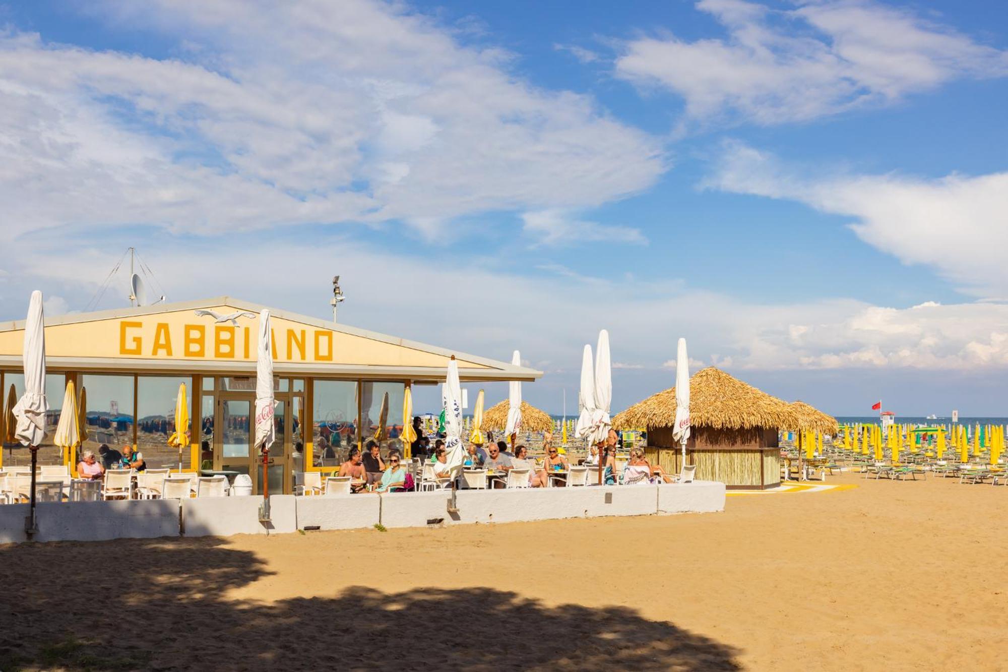 Aparthotel Carinzia Lignano Sabbiadoro Buitenkant foto