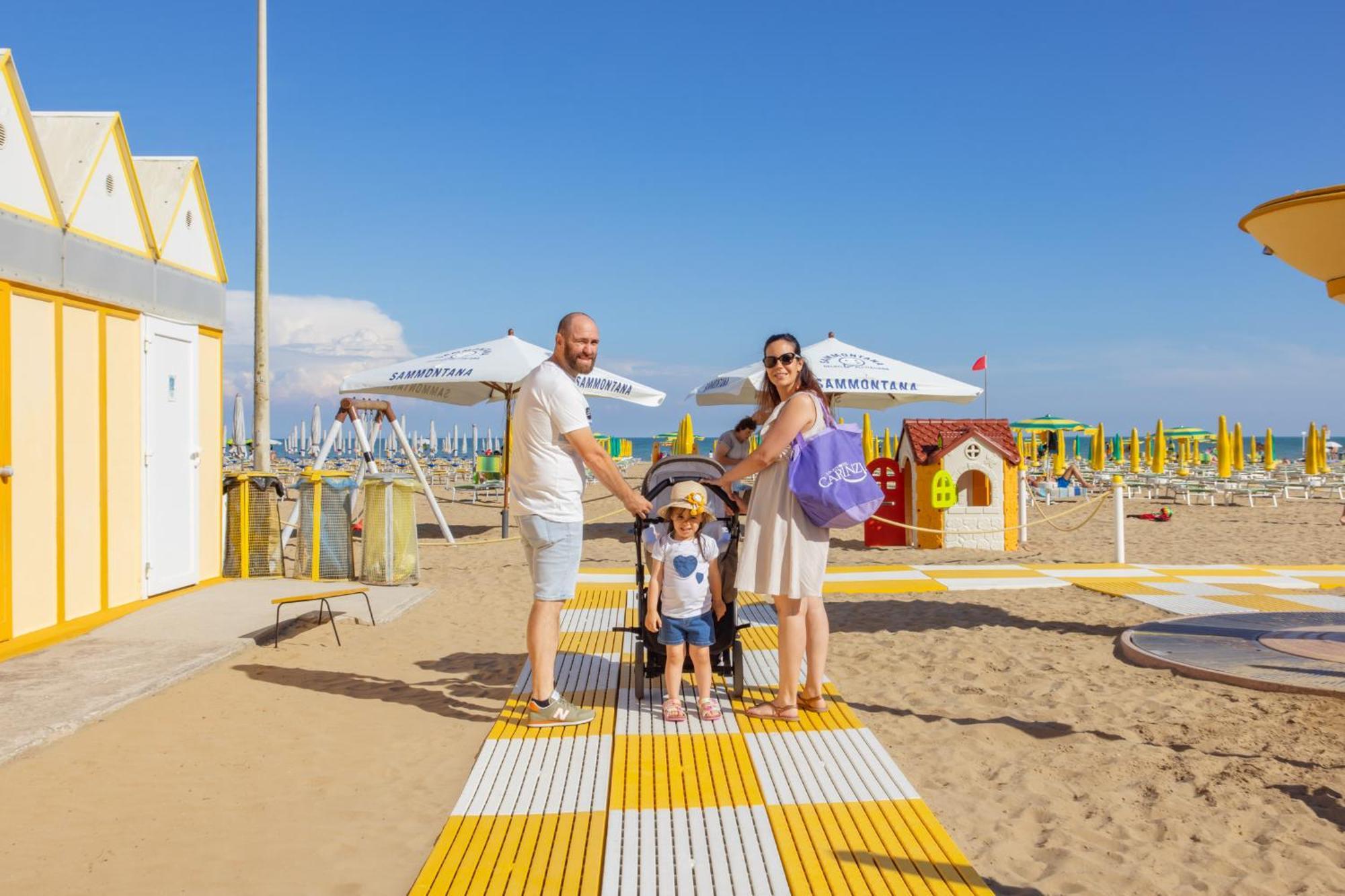 Aparthotel Carinzia Lignano Sabbiadoro Buitenkant foto