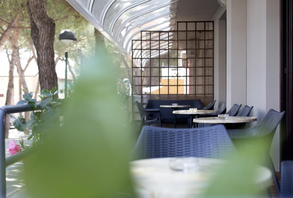 Aparthotel Carinzia Lignano Sabbiadoro Buitenkant foto